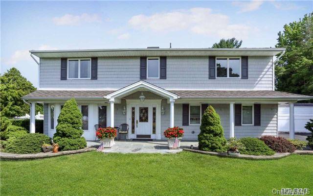 31 Wintercress Lane, East Northport