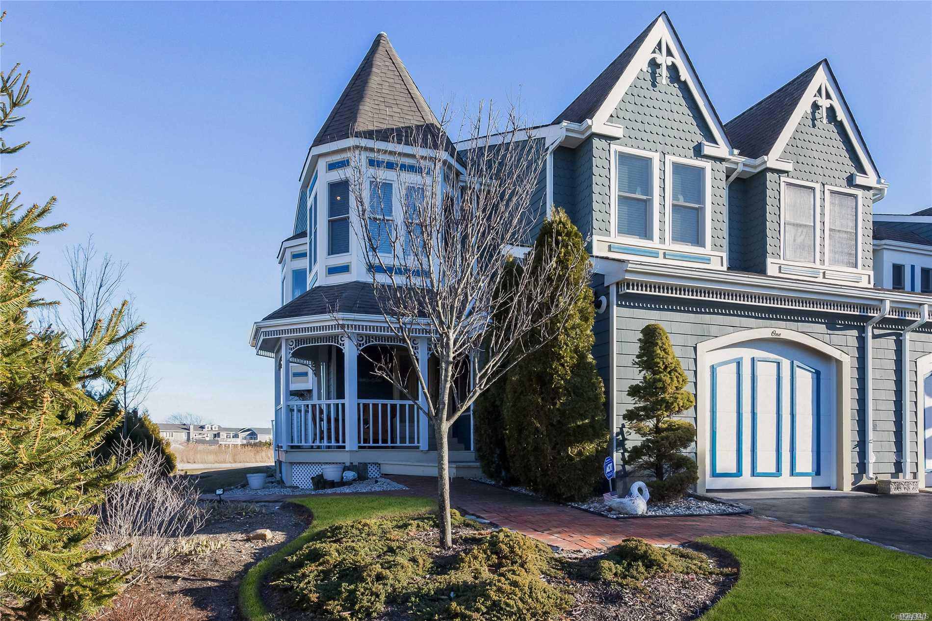 1 Victoria Drive, Amityville