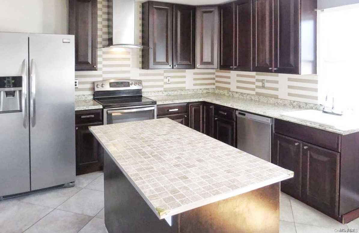 16 Berrywood Court — photo 2