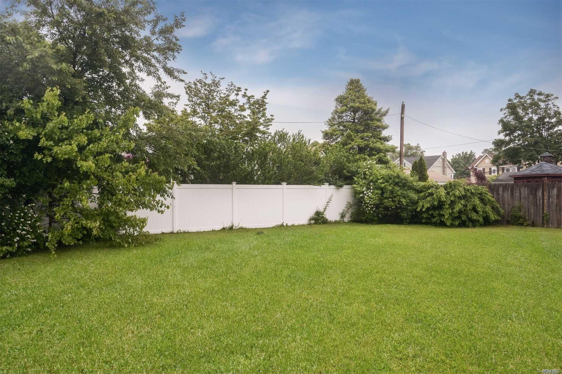 4721 Merrick Road — photo 11