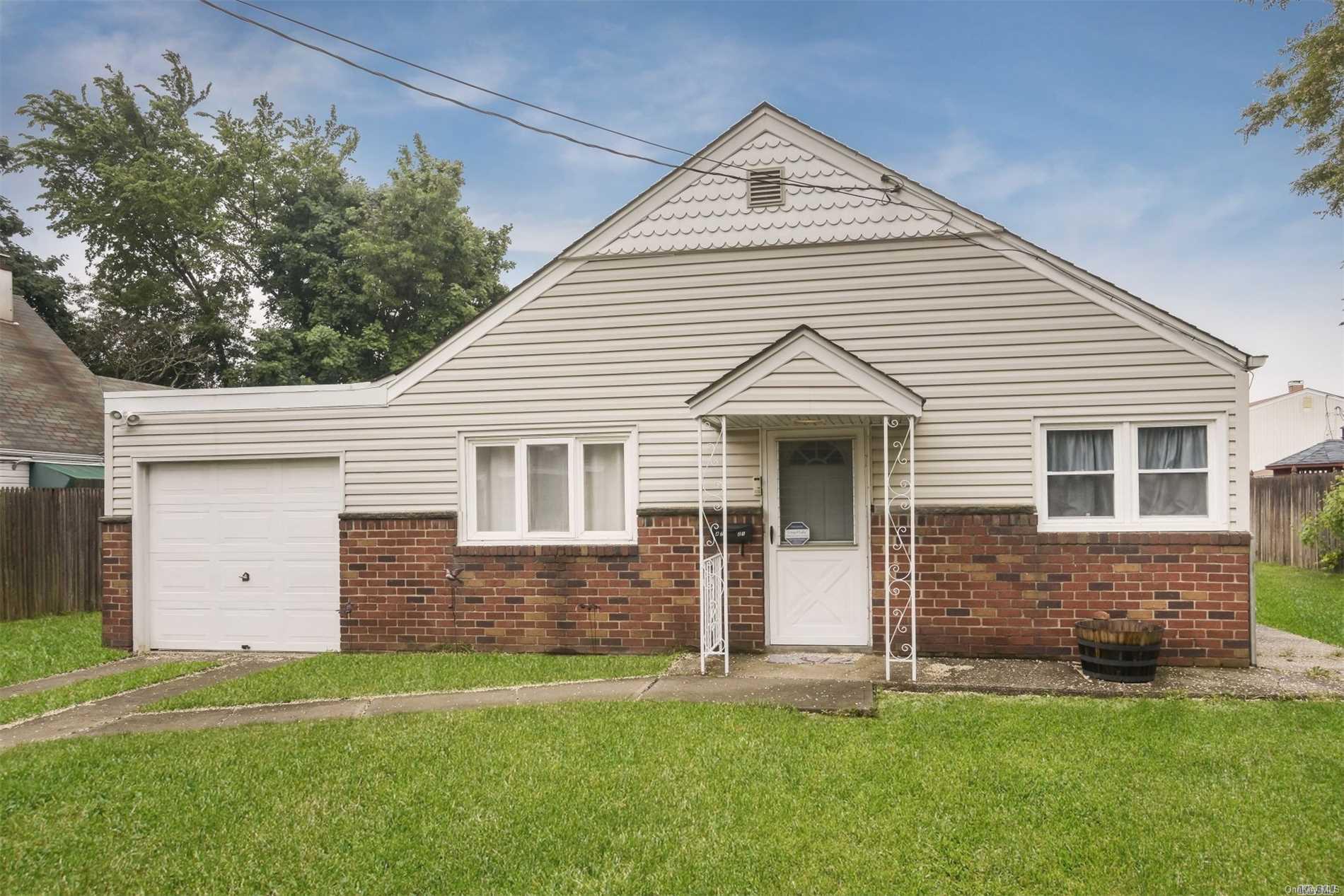 4721 Merrick Road, Massapequa