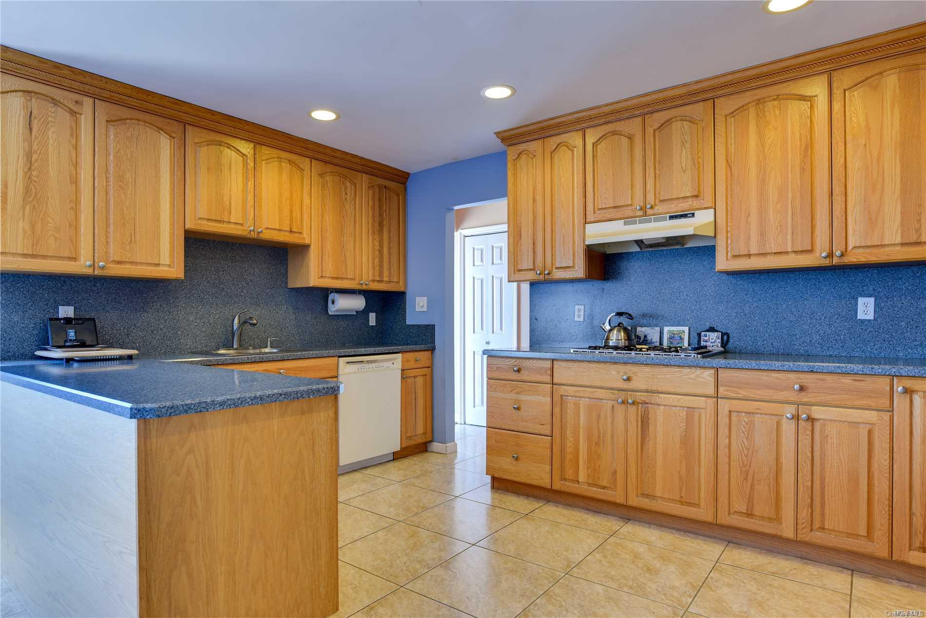 310 Riviera Dr S — photo 4