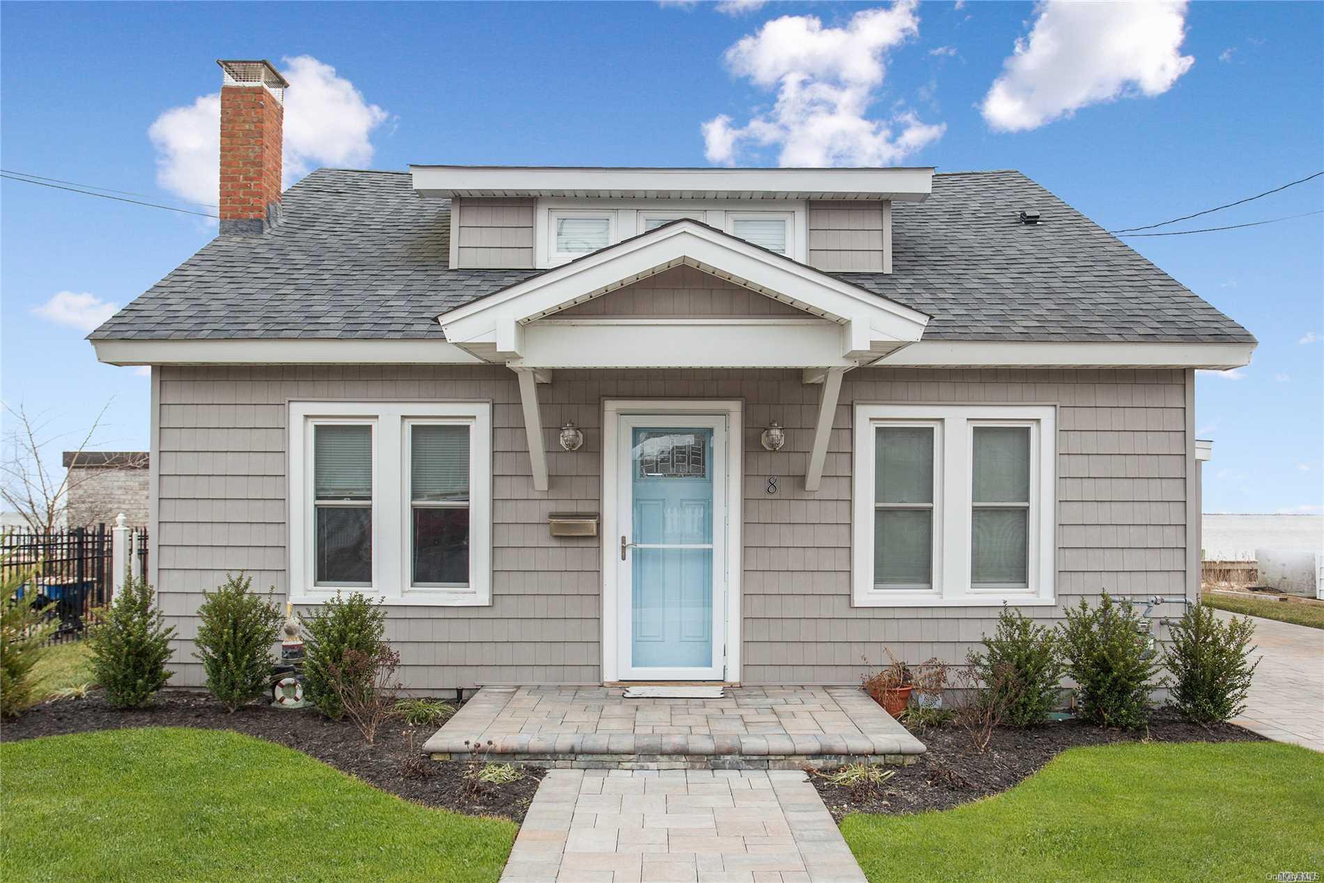 8 Grandview Drive, Blue Point