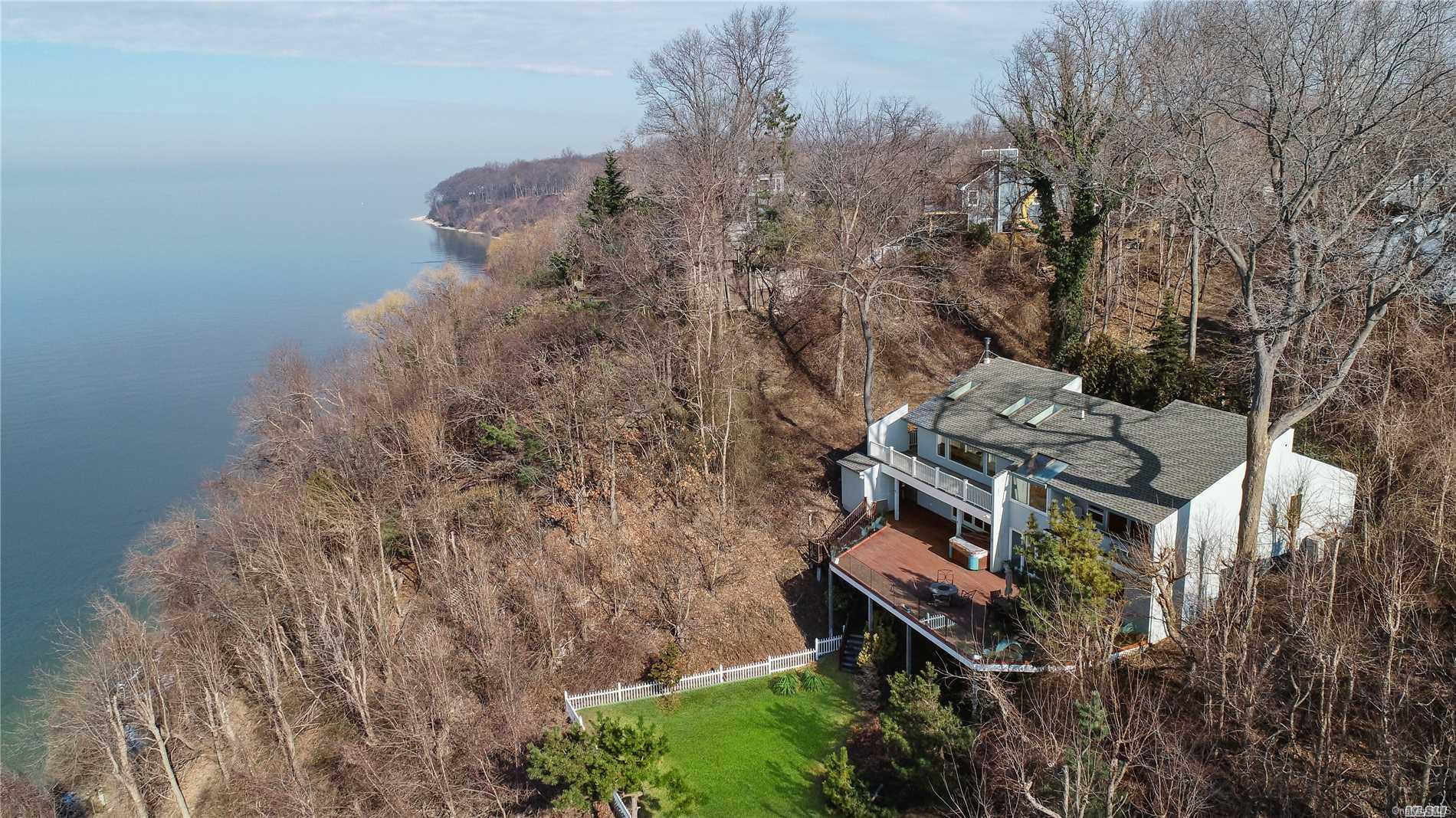 26 Norfolk Drive, Northport