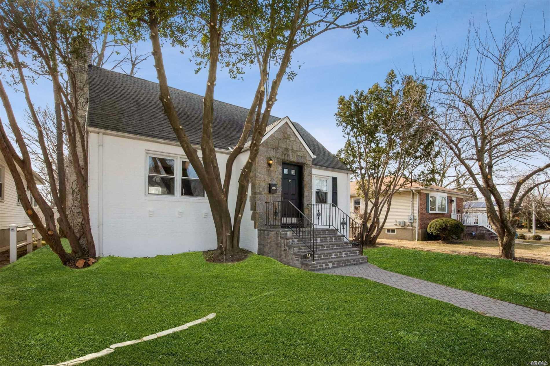 41 Farnum Street, Lynbrook