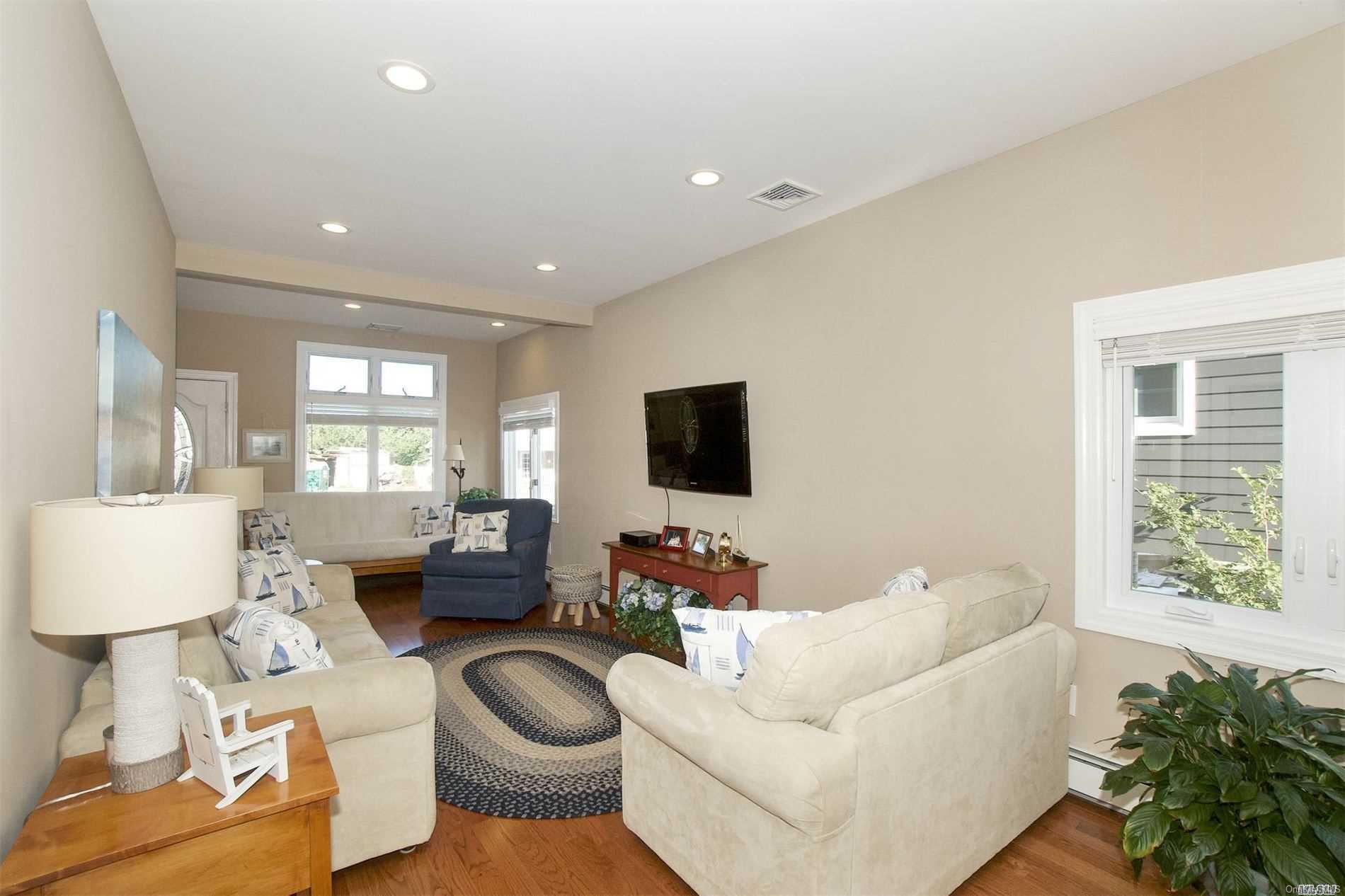 451 Little East Neck Road — photo 5