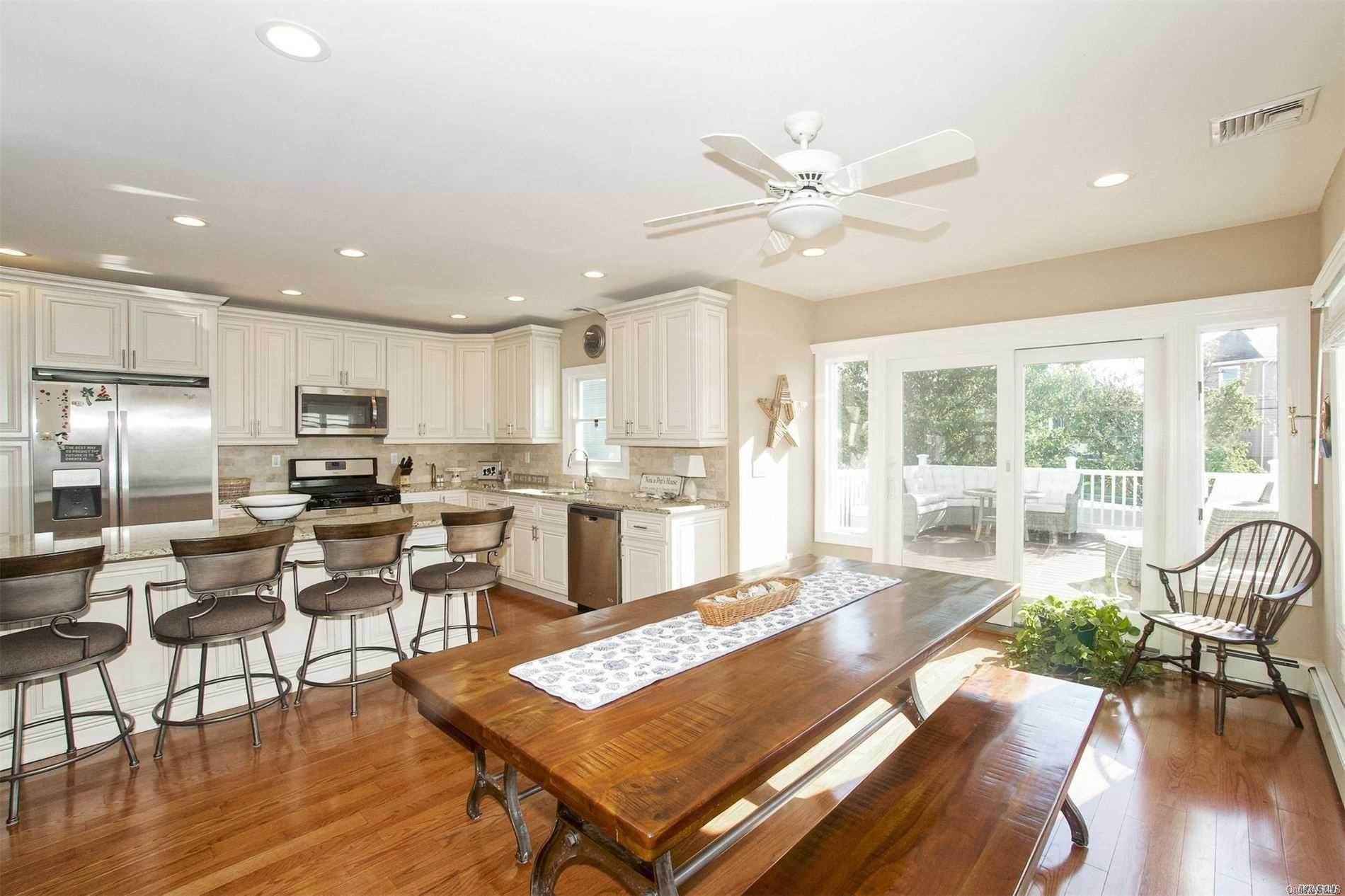 451 Little East Neck Road — photo 9