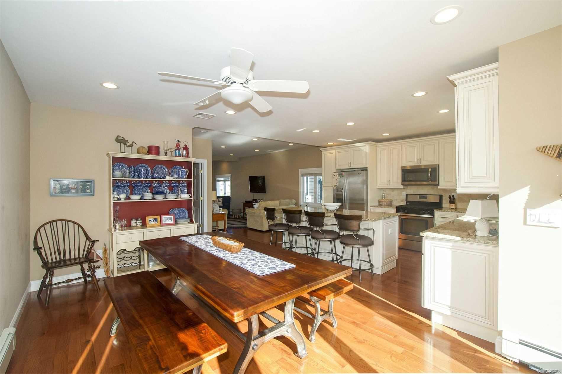 451 Little East Neck Road — photo 10