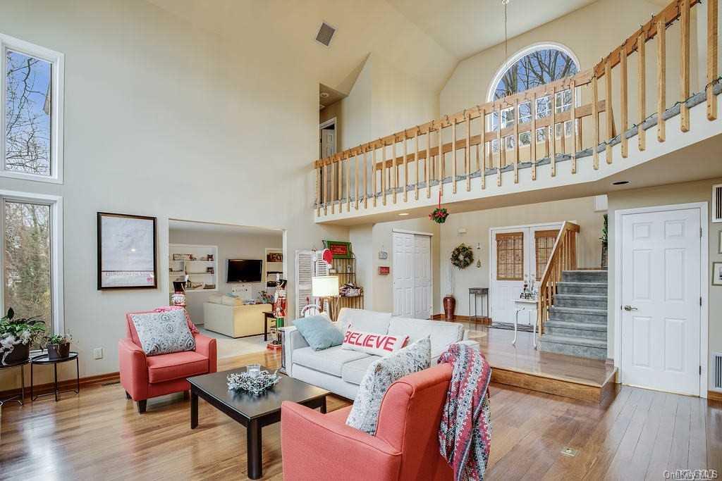 315 Woodbine Avenue — photo 3
