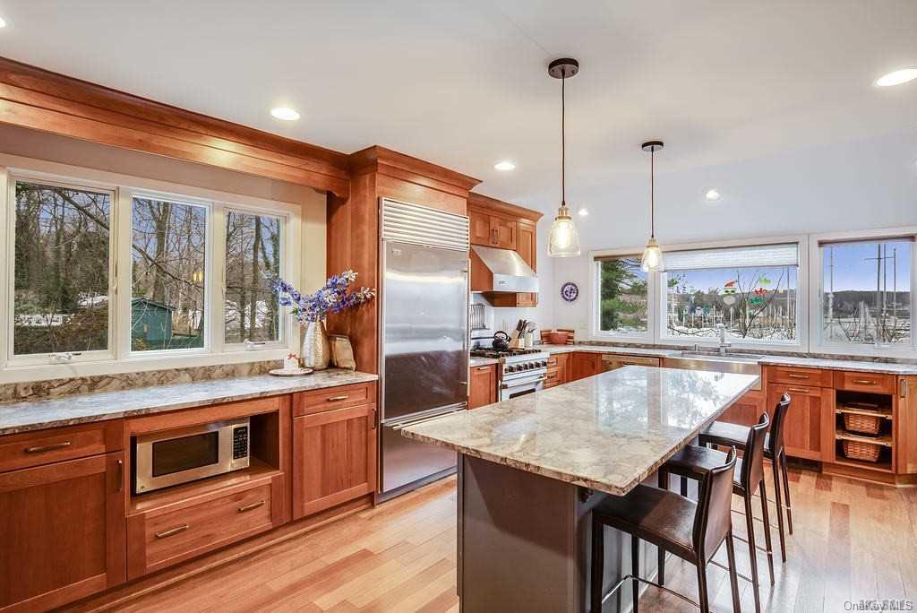 315 Woodbine Avenue — photo 8