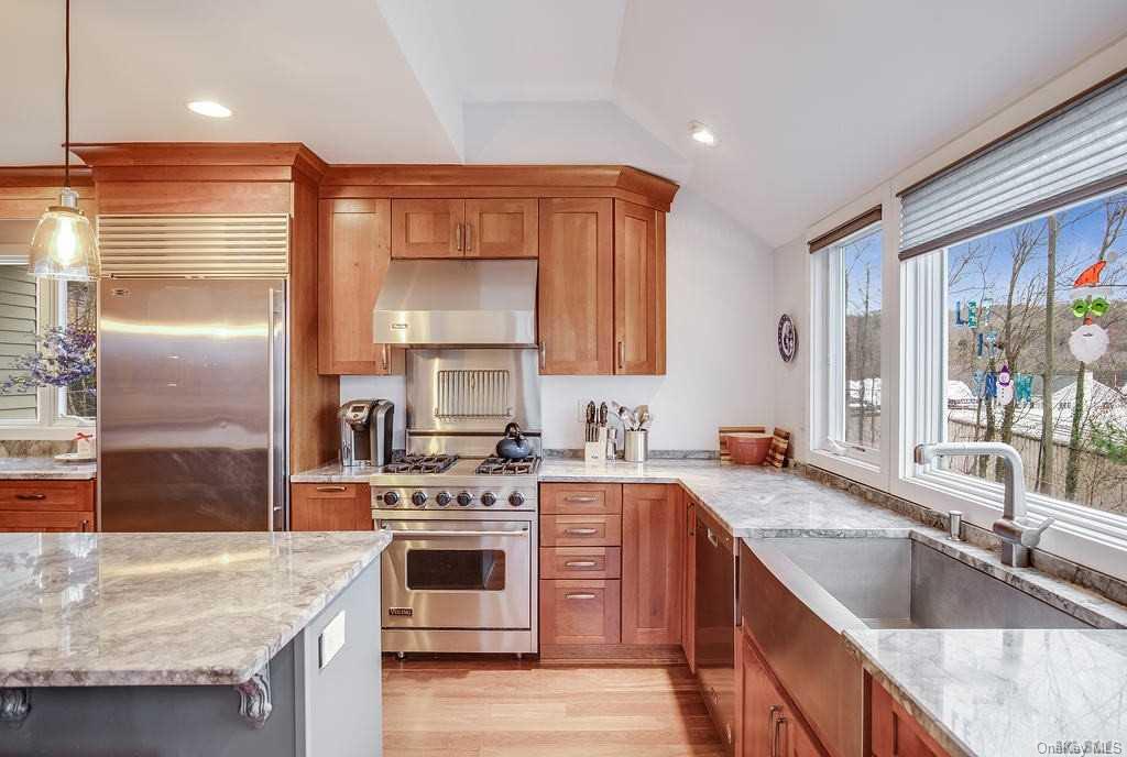 315 Woodbine Avenue — photo 9