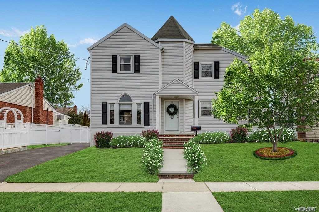 62 Biltmore Boulevard, Massapequa