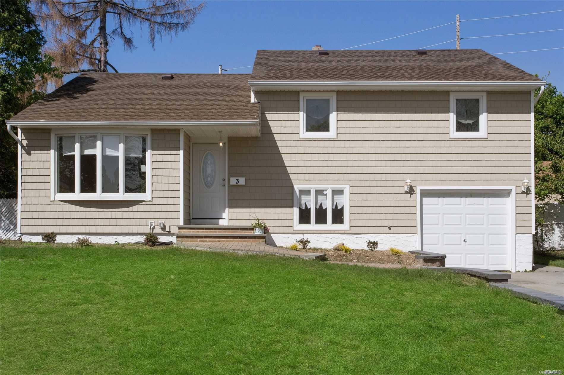 3 Amherst Drive, Massapequa