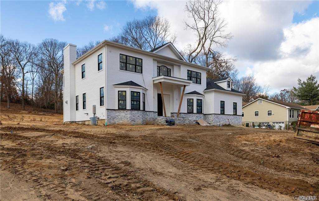 16 Sleepy Hollow Lane, Dix Hills