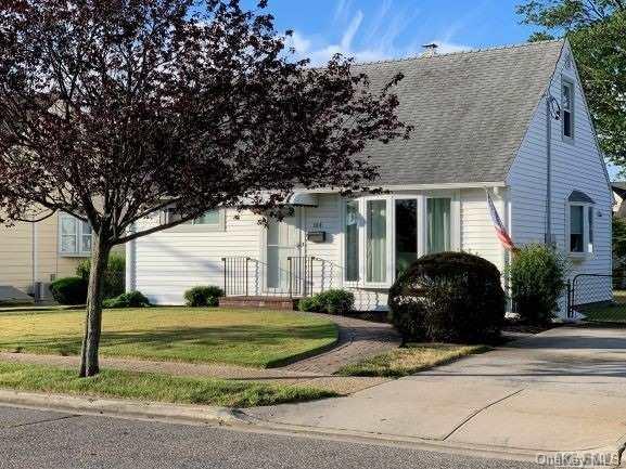 104 Franklin Place, Massapequa