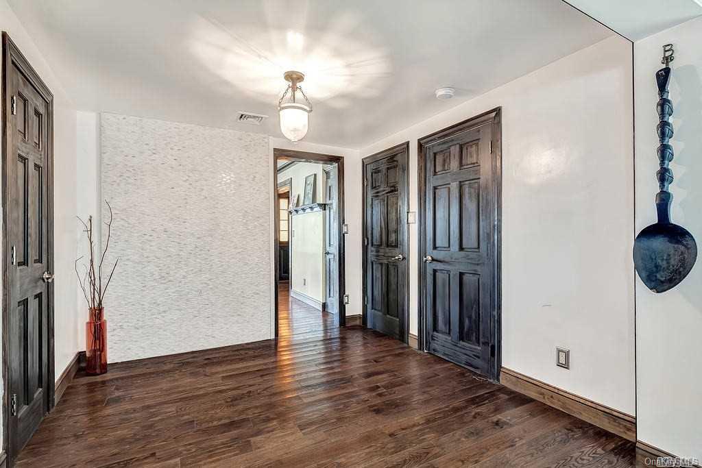 456 Long Beach Avenue — photo 17