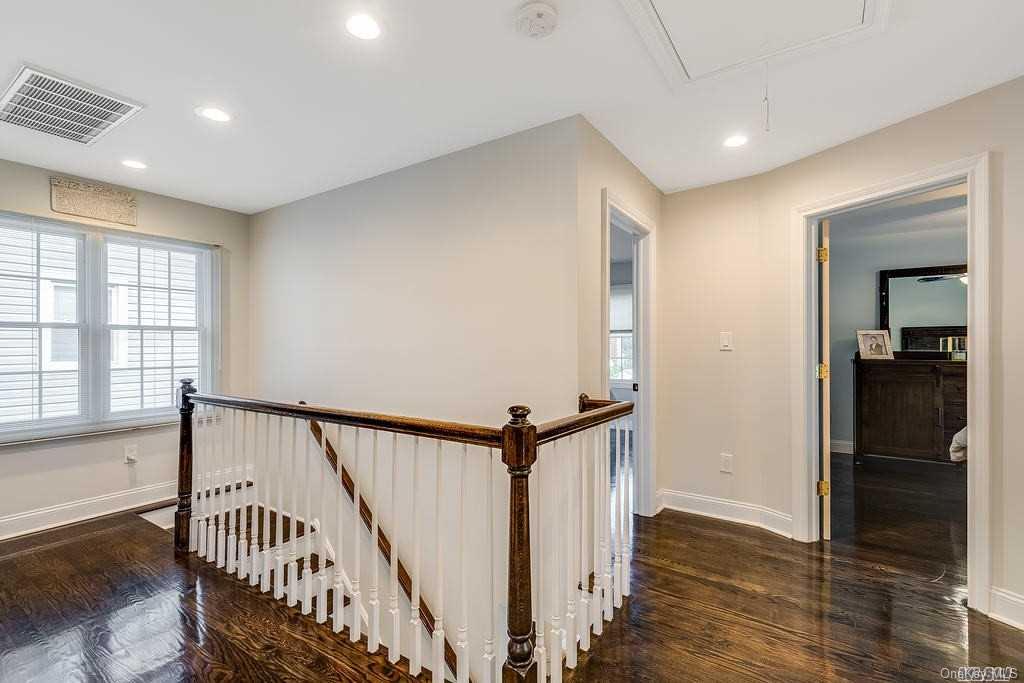 16 Corwin Avenue — photo 10