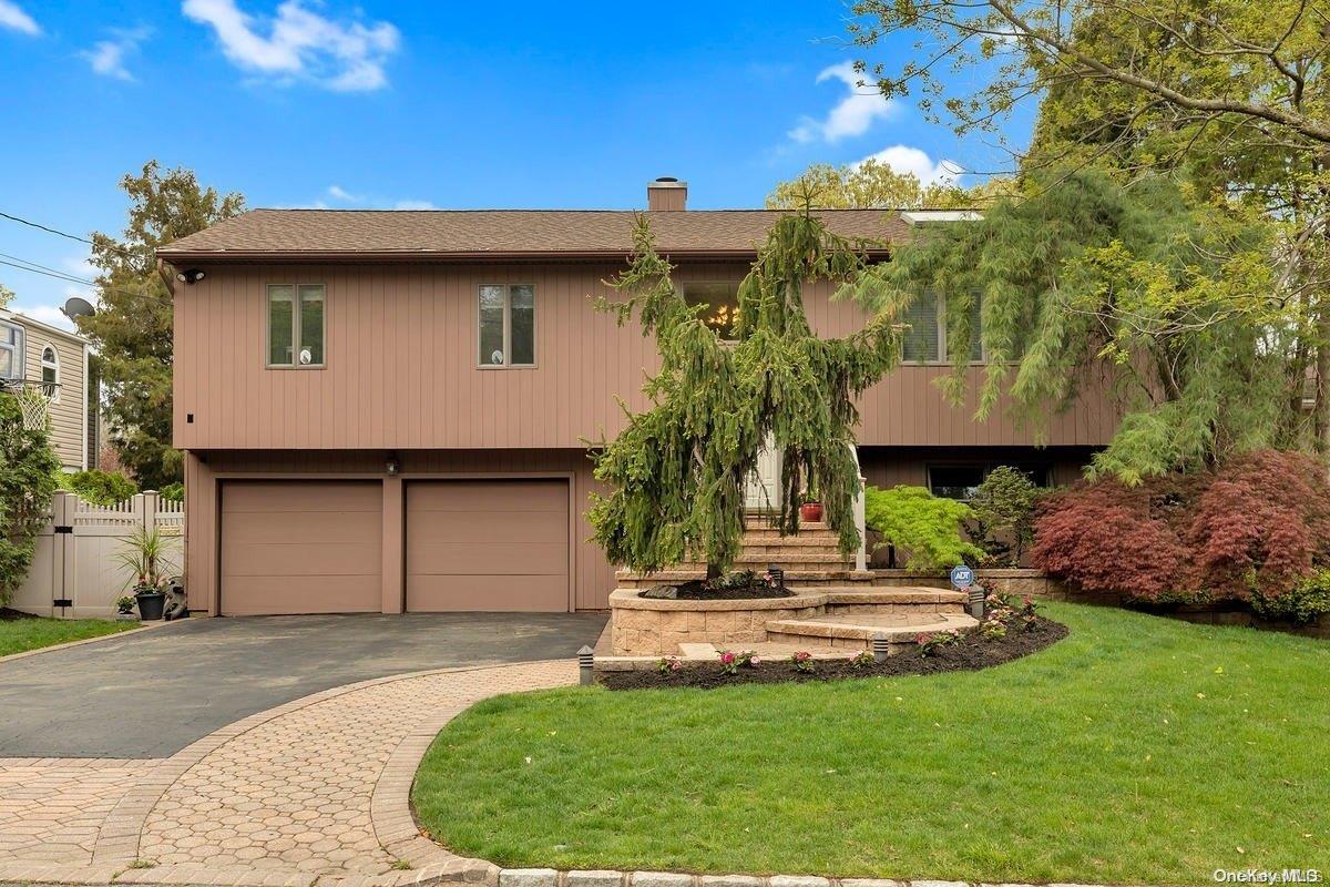43 Winthrop Drive, Woodbury