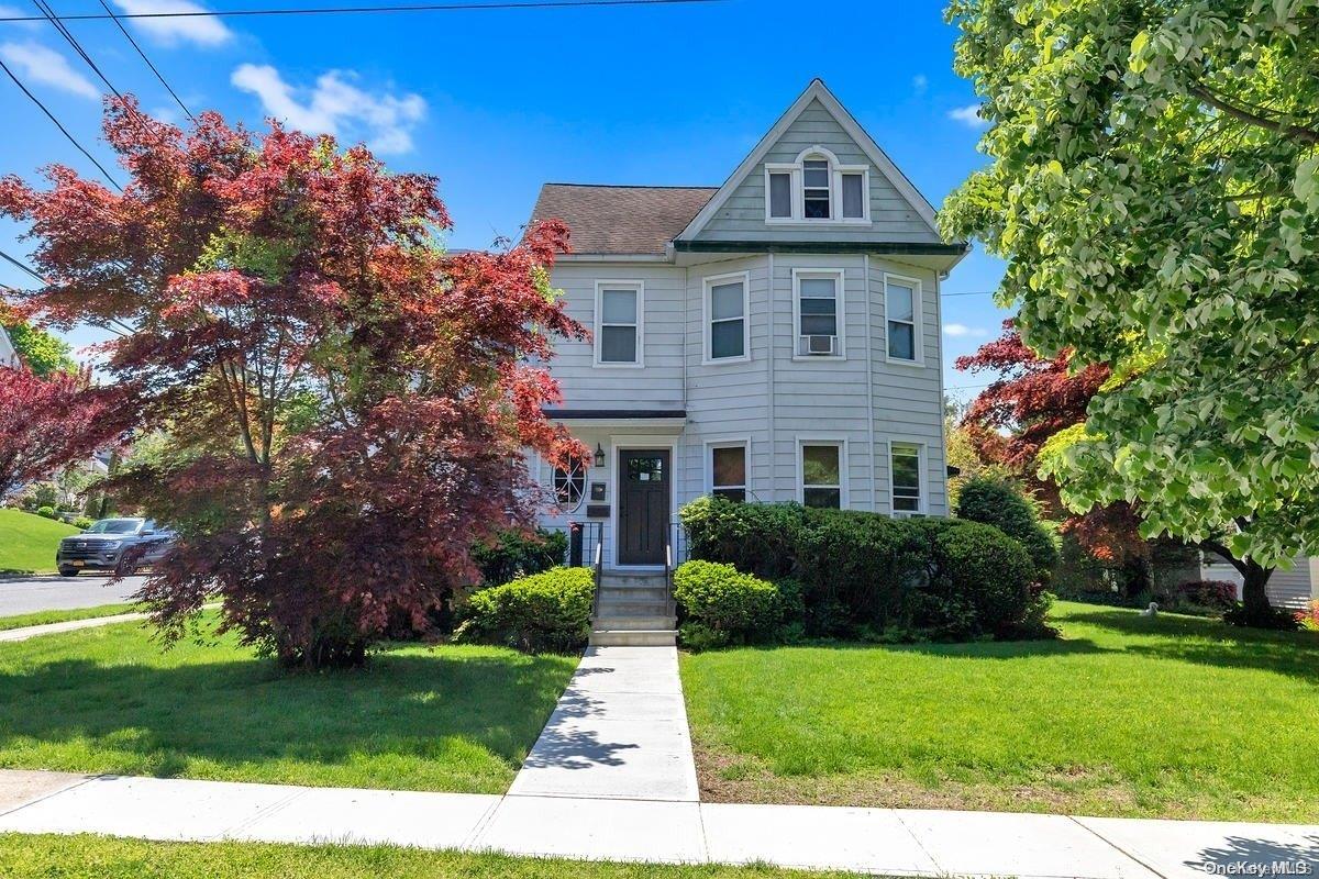 26 Burtis Avenue, Oyster Bay