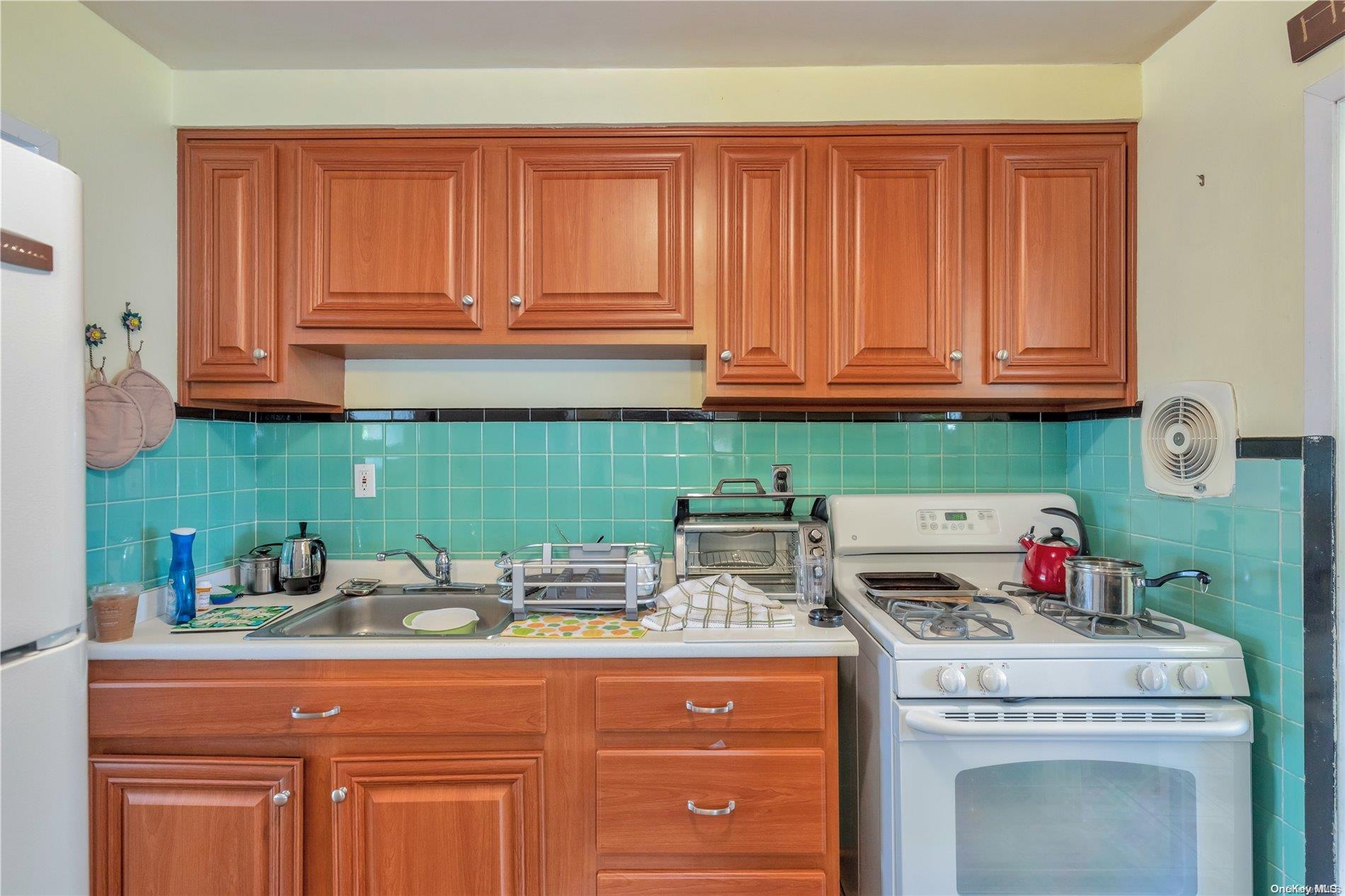 32 Ronald Avenue — photo 17