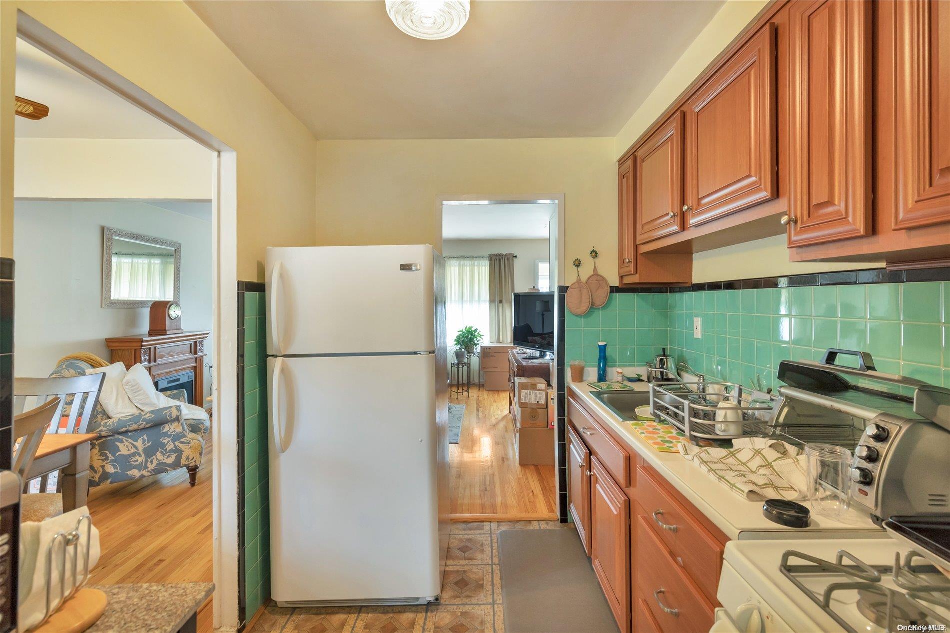 32 Ronald Avenue — photo 18