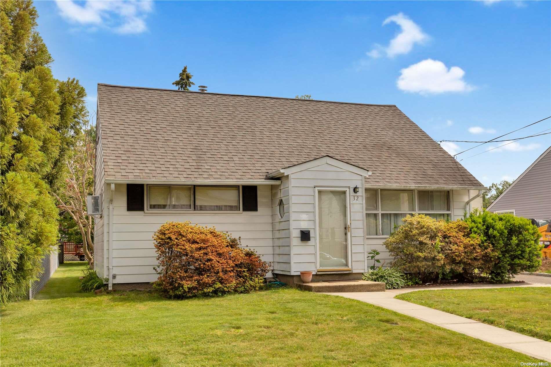 32 Ronald Avenue — photo 2