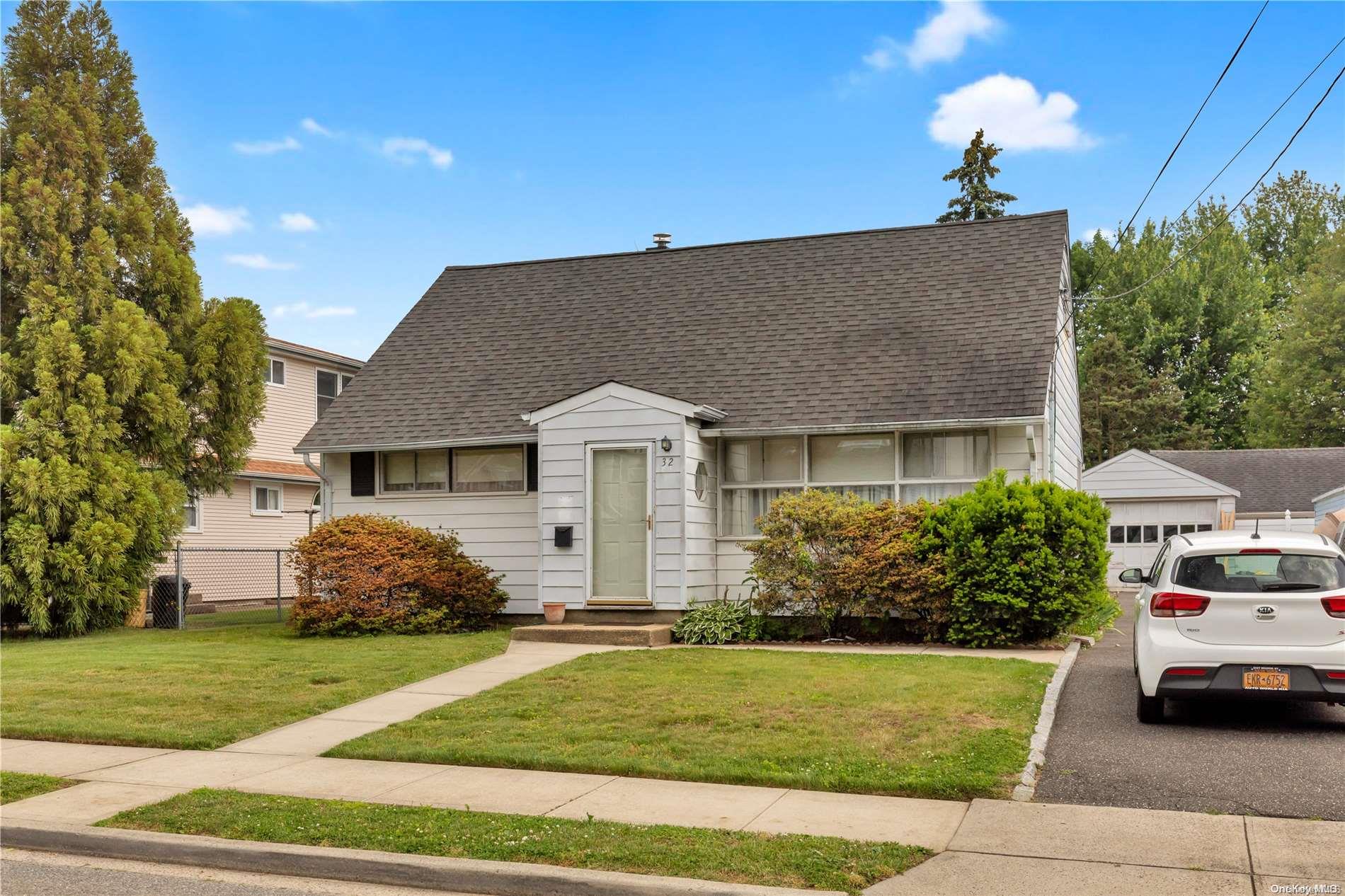 32 Ronald Avenue — photo 3