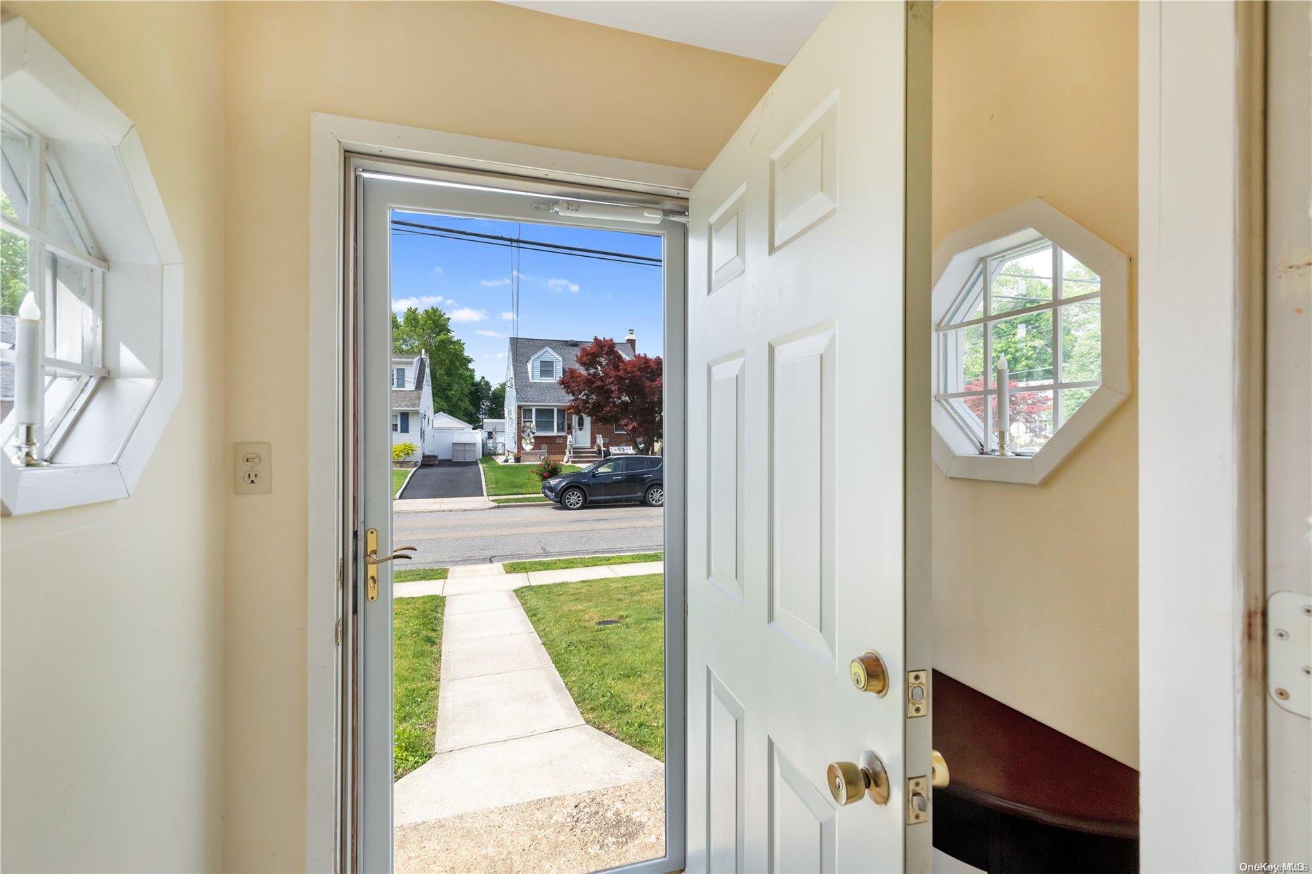 32 Ronald Avenue — photo 5