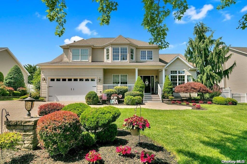 23 Franciscan Lane, Smithtown
