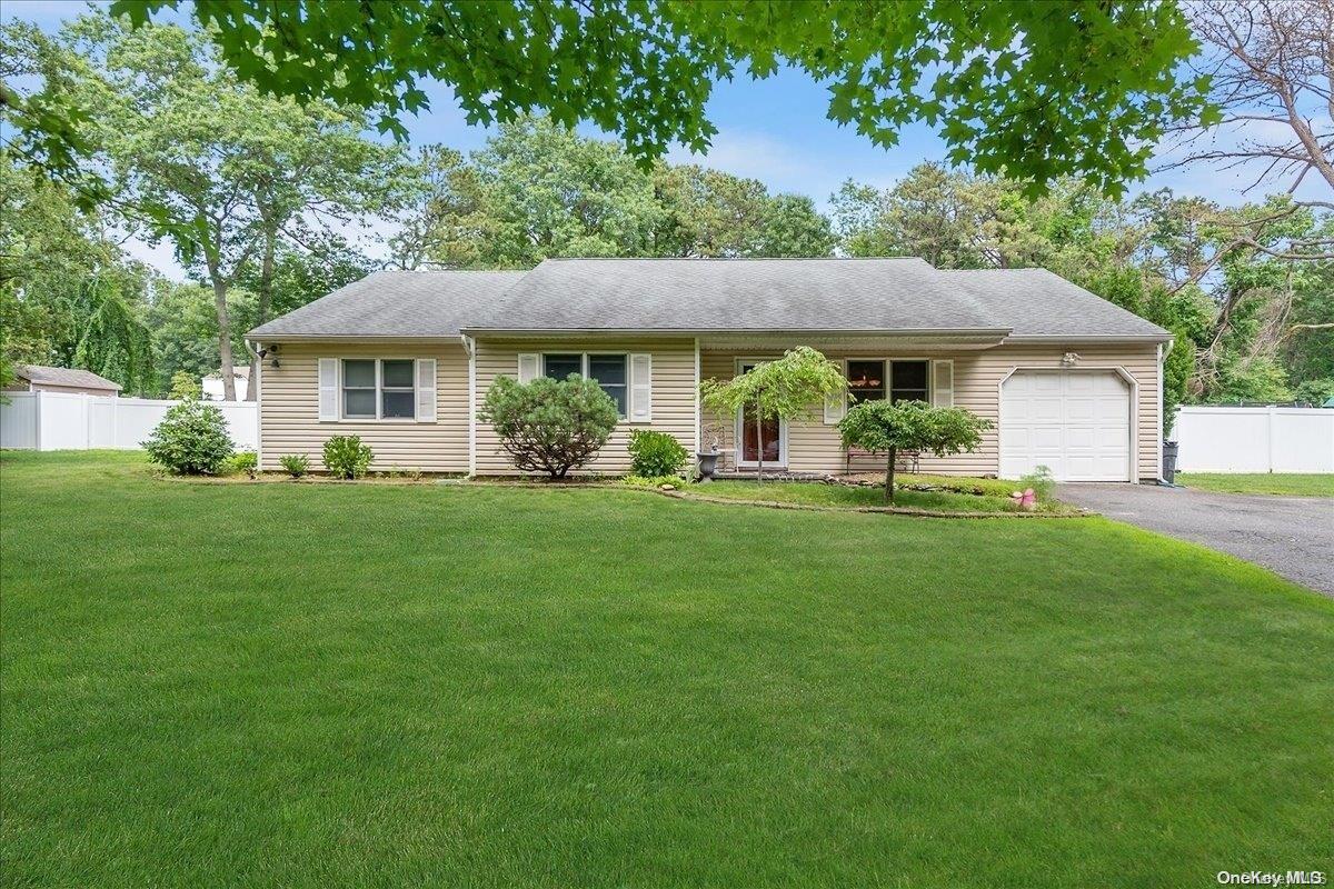 30 Lincoln Avenue, Dix Hills
