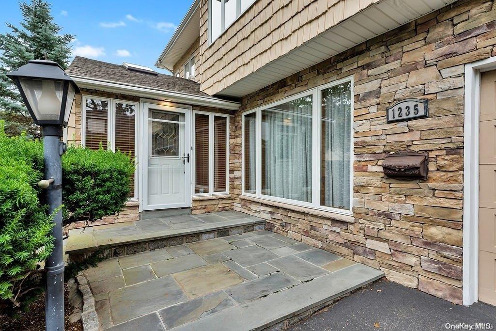 1235 Lakeshore Drive — photo 3