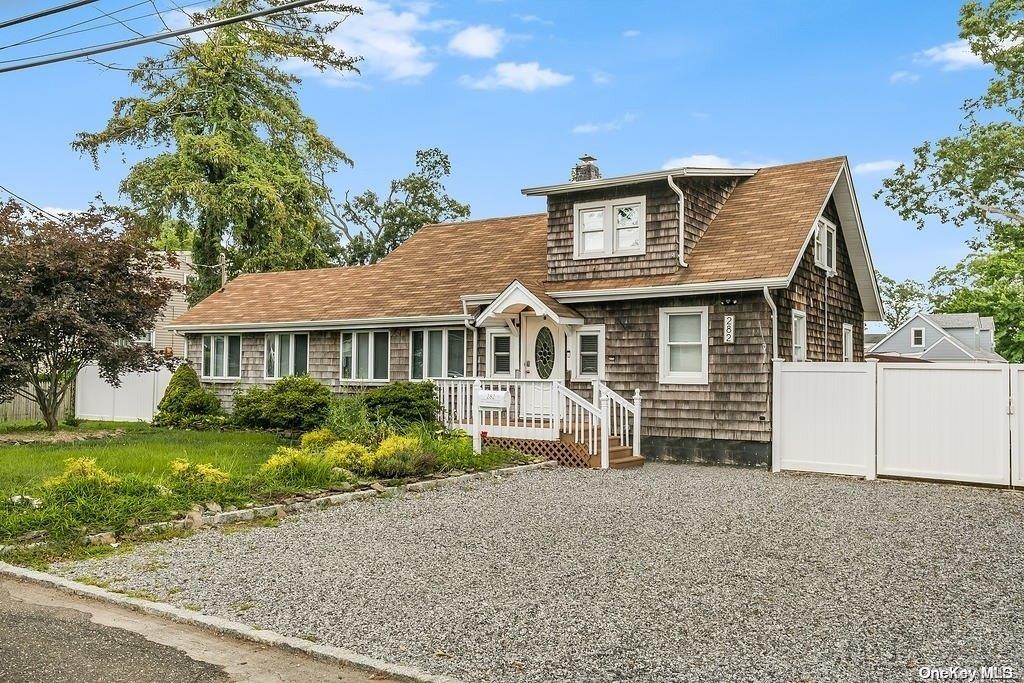 282 Old Farmingdale Road — photo 2
