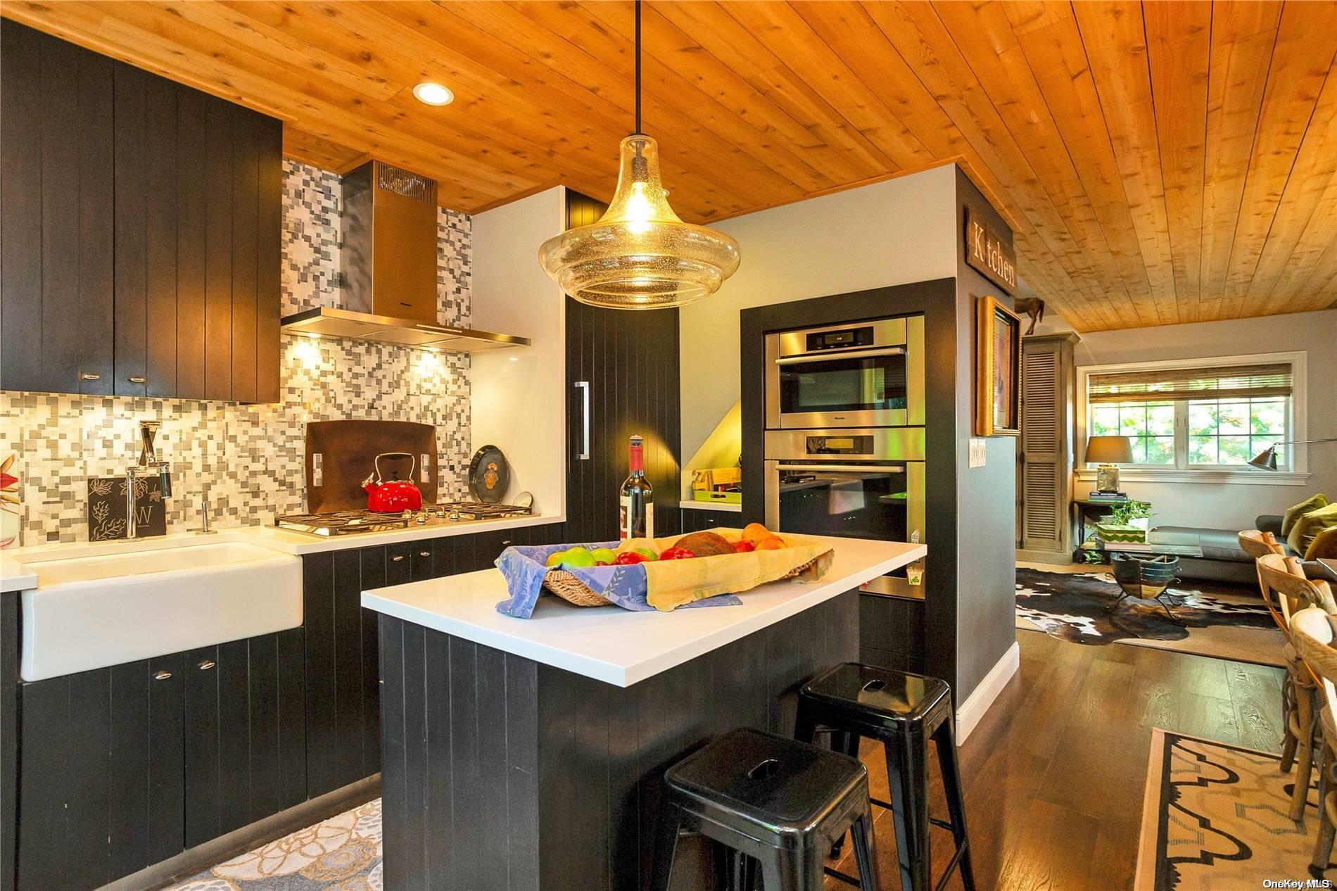 44 Sagamore Hill Drive — photo 9