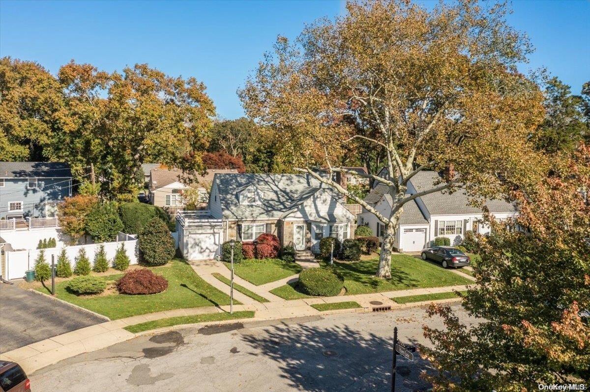 64 Earl Drive — photo 2