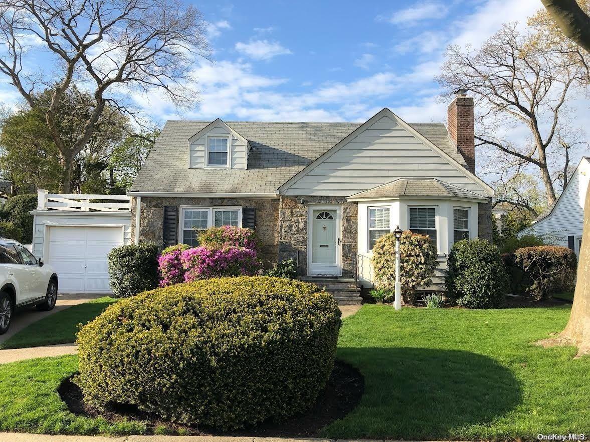 64 Earl Drive, Merrick