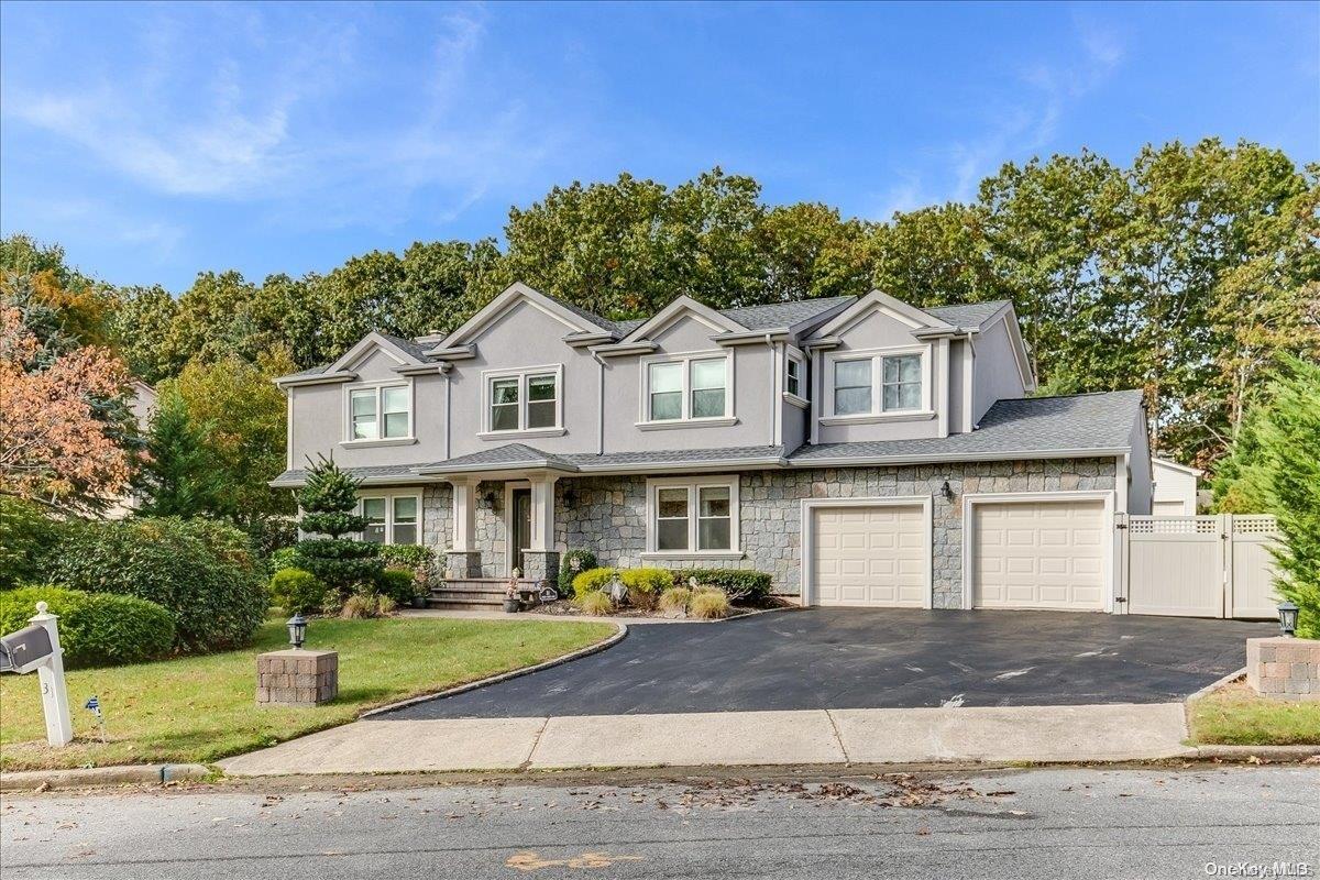 31 Cedar Ridge Lane, Dix Hills