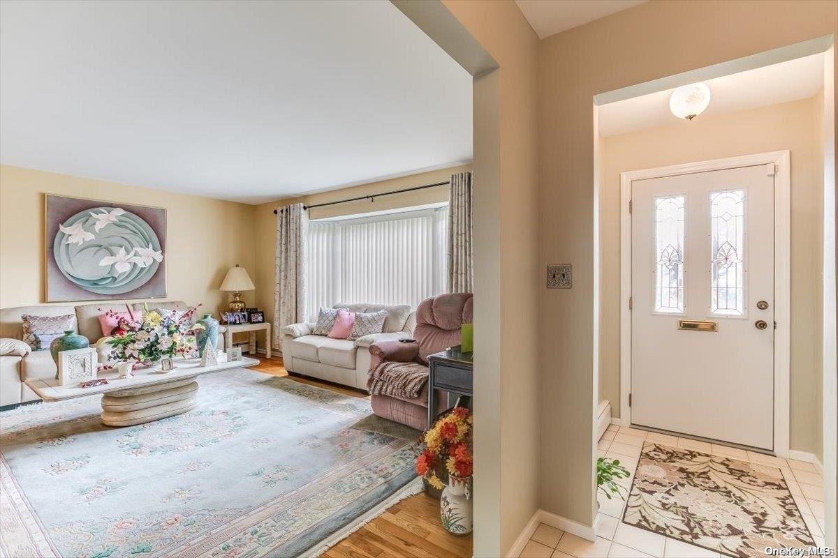 19 Stratford Avenue — photo 2