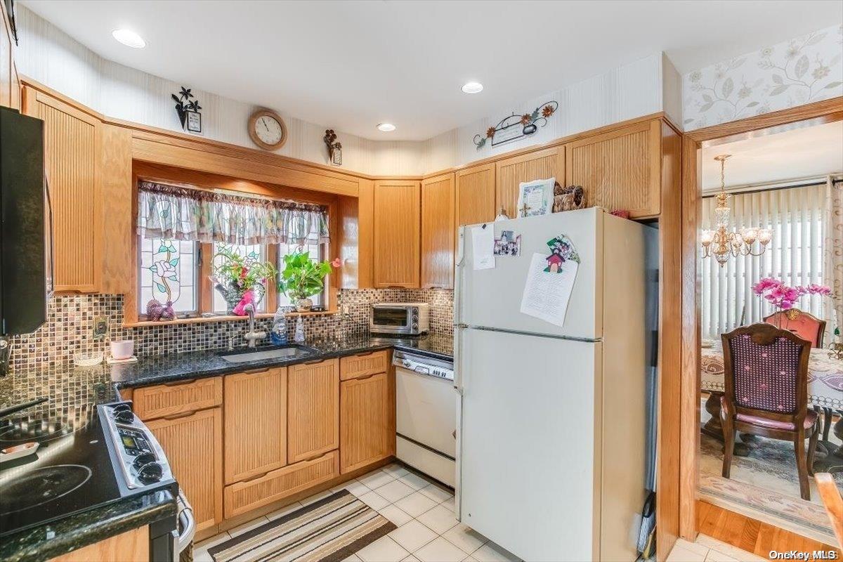 19 Stratford Avenue — photo 9