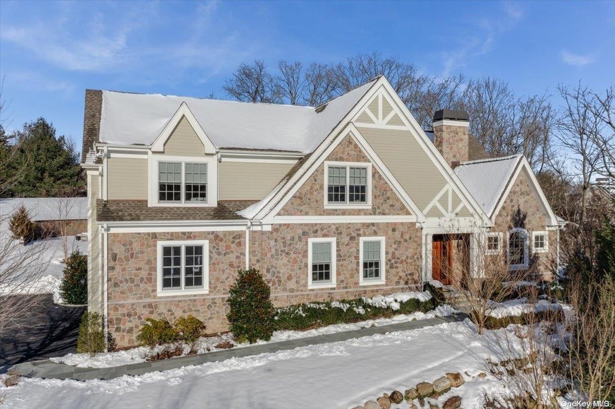 35 Westgate Road, Syosset