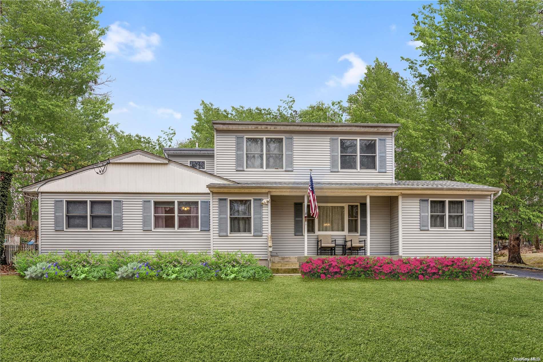 54 Mcarthur Lane, Smithtown
