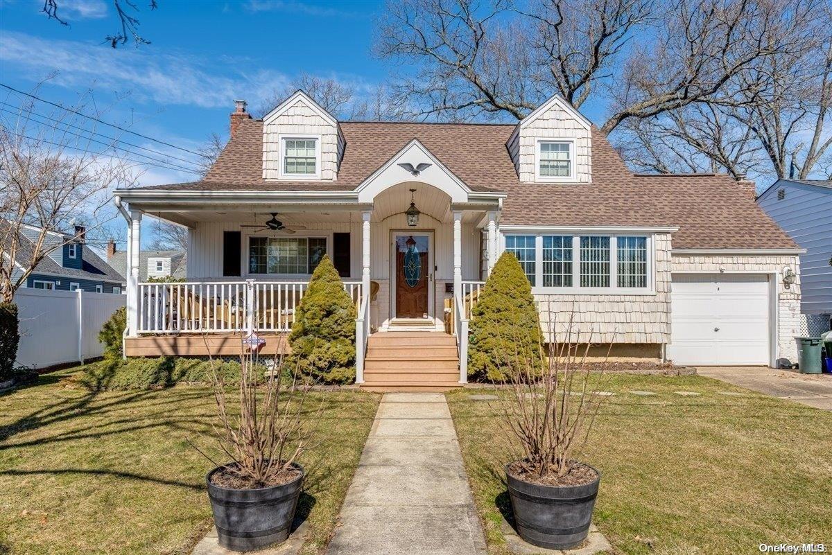 2257 Cameron Avenue, Merrick