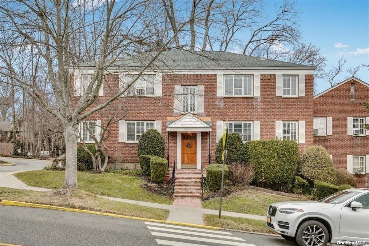 47 Nathan Hale Drive #14B, Huntington