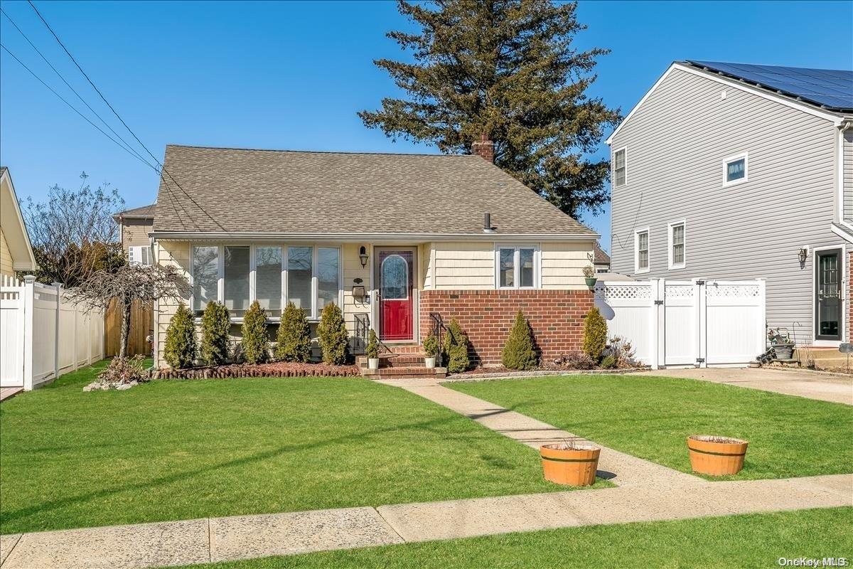 354 Grand Boulevard, Massapequa Park
