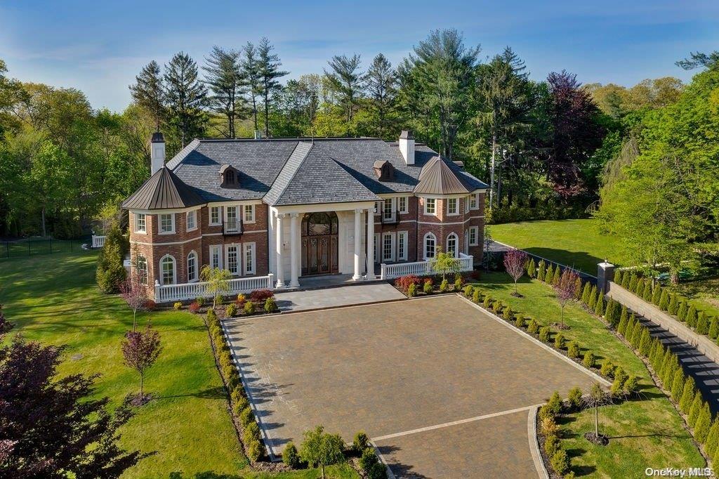 35 Clock Tower Lane, Old Westbury