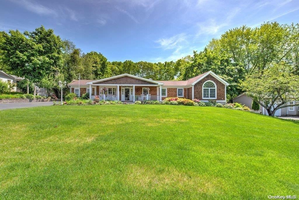 4 Overhill Drive, Smithtown