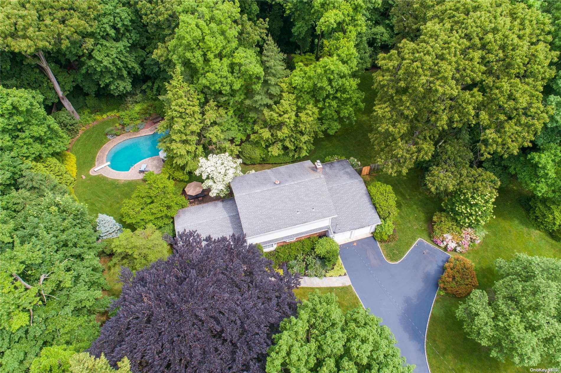 110 Turtle Cove Lane, Huntington