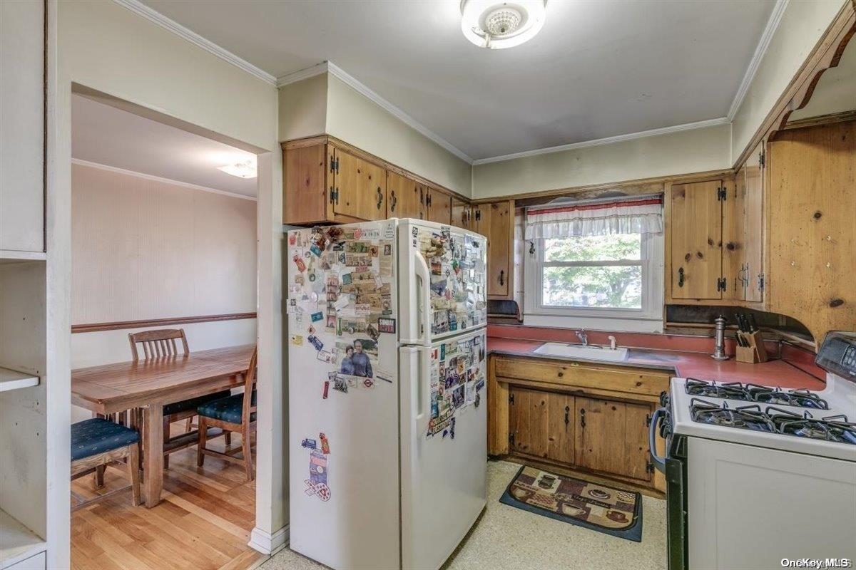 1 Lowell Avenue — photo 4