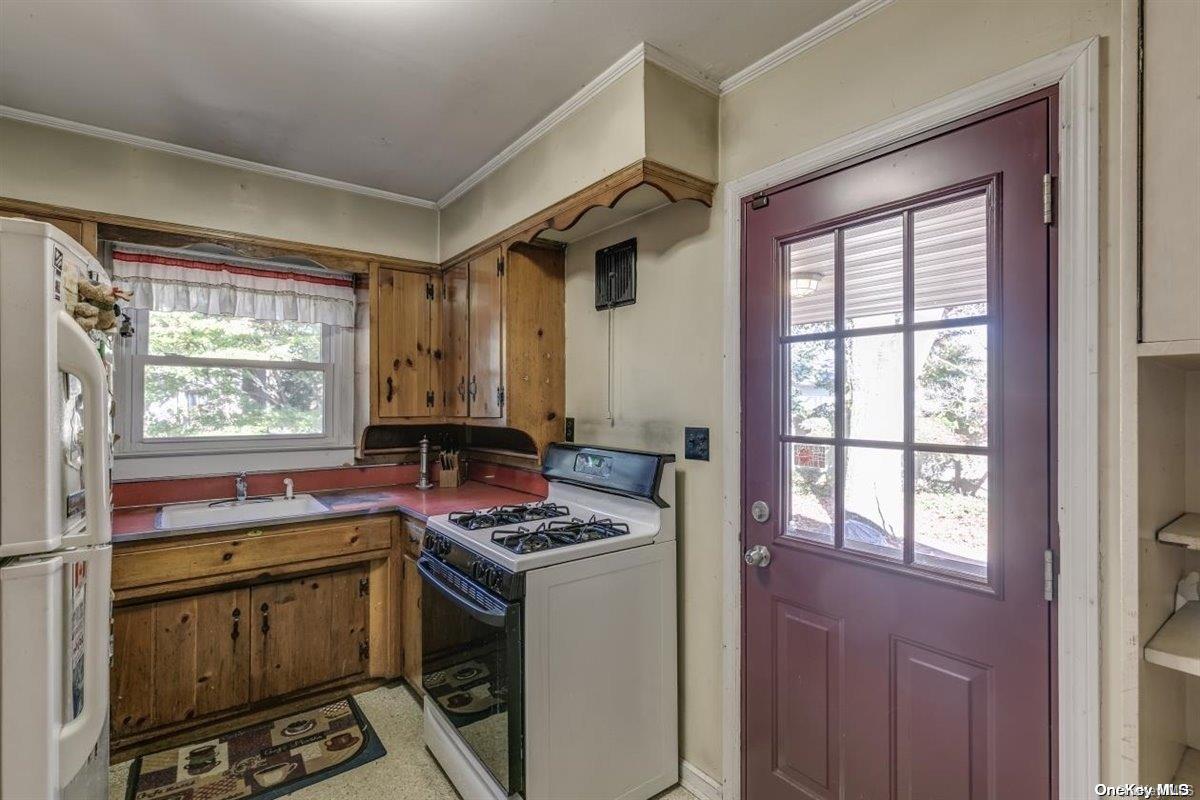 1 Lowell Avenue — photo 5