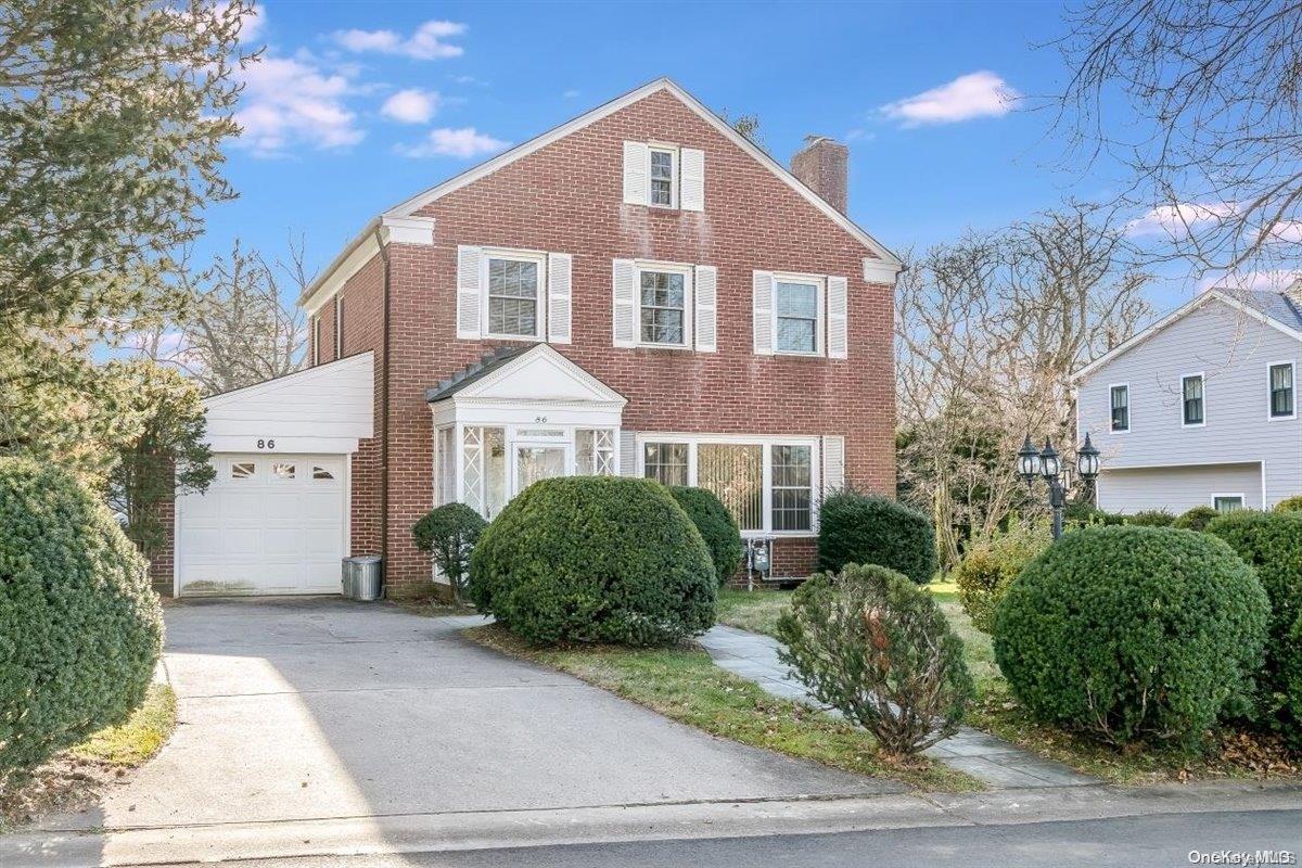 86 Cove Drive, Manhasset
