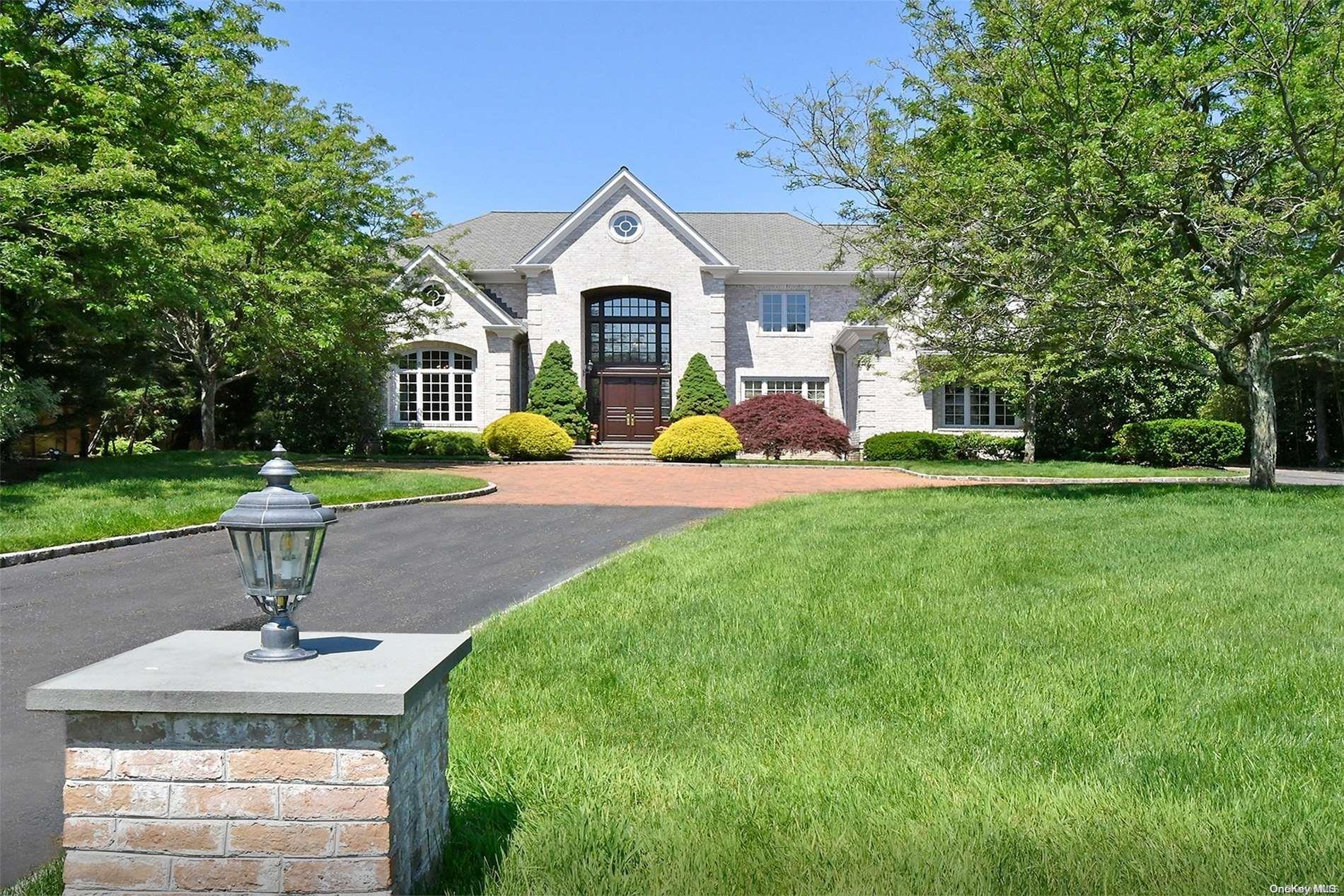 3 Rubins Court, Dix Hills